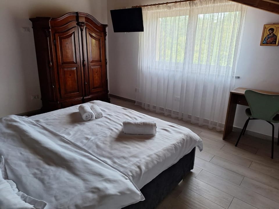 Pensiunea Casa de pe Vale Bed and Breakfast in Romania