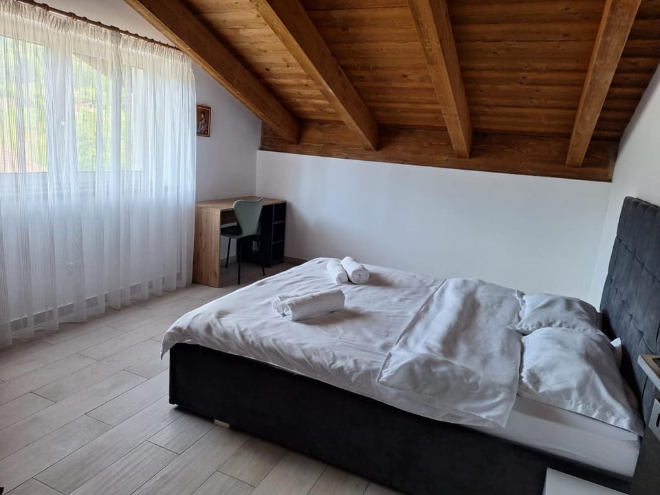 Pensiunea Casa de pe Vale Bed and Breakfast in Romania