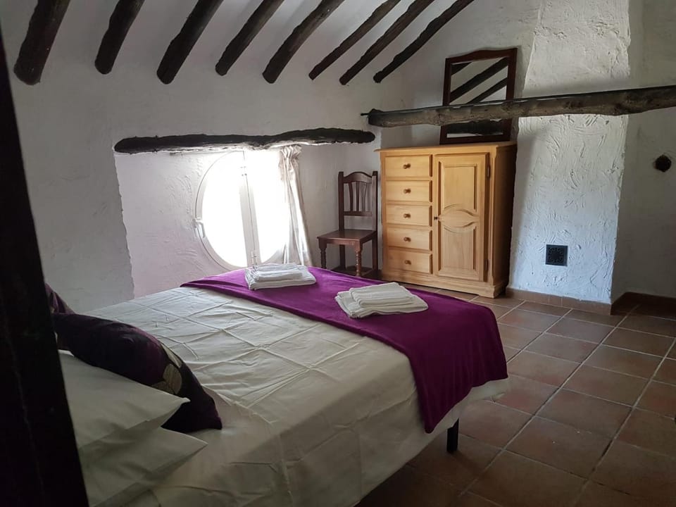 Bedroom, towels, wardrobe