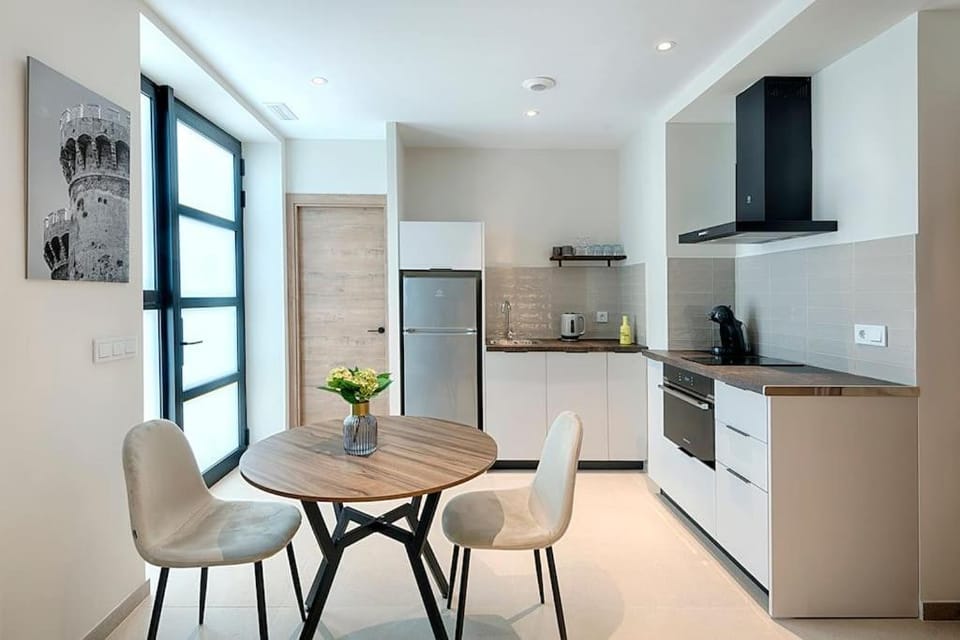 Kitchen or kitchenette, Dining area, dishwasher, oven, stove, toaster