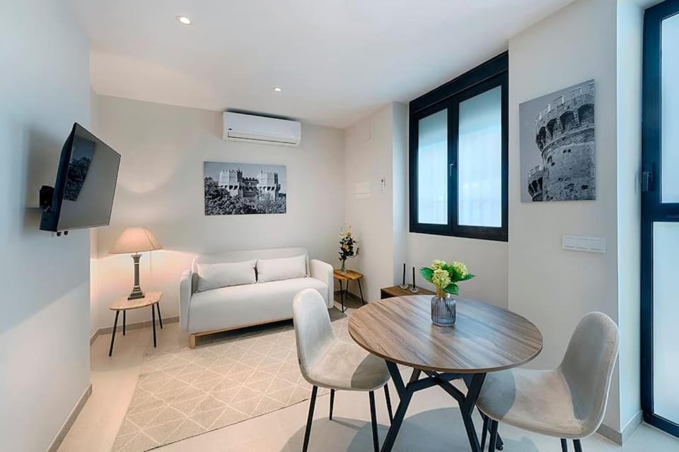 TV and multimedia, Living room, Seating area, Dining area, air conditioner