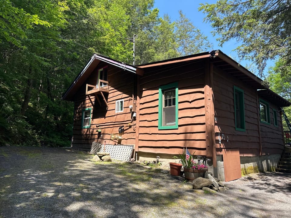 Hummingbird Hideaway House in Shandaken