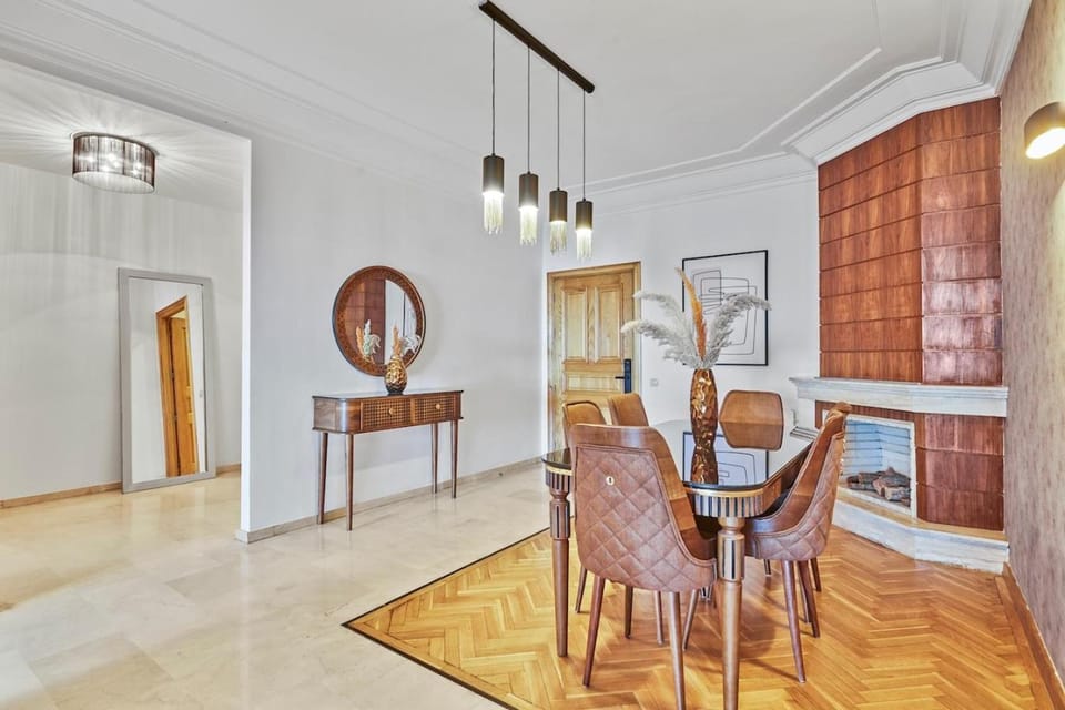 Spacious 2 Bed Flat with City Views and Free Parking Apartment in Casablanca