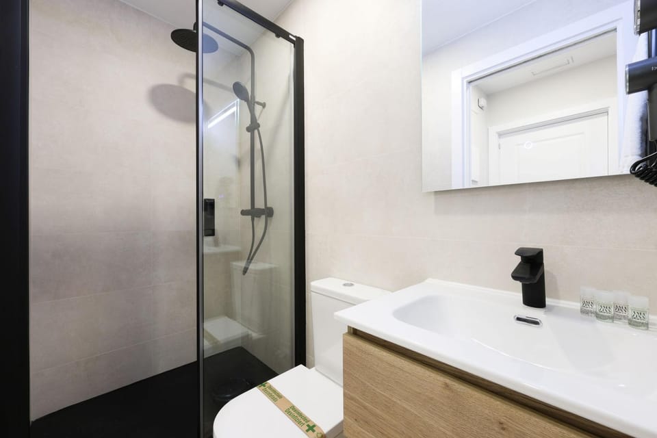 Shower, Bathroom, towels