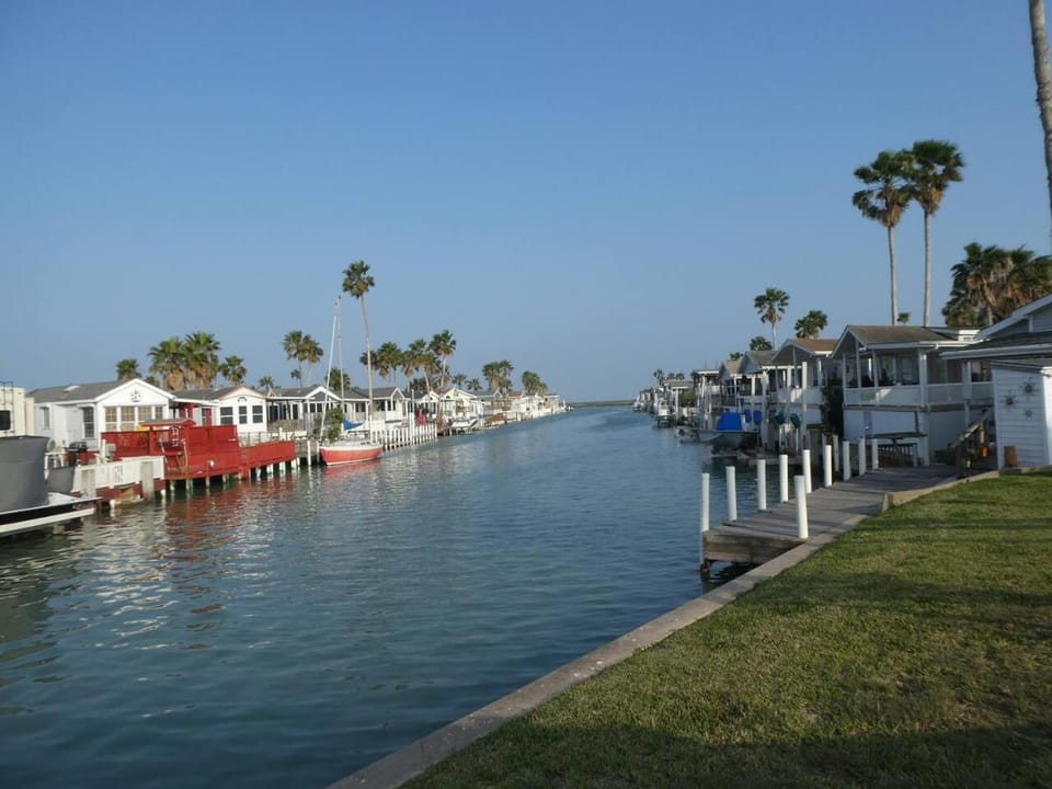Bonnet Sea Cottage on the water- LIV Resort Resort in Port Isabel