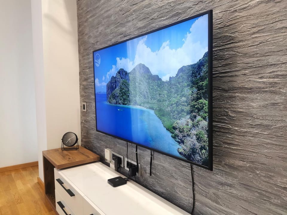 TV and multimedia, Living room, Evening entertainment