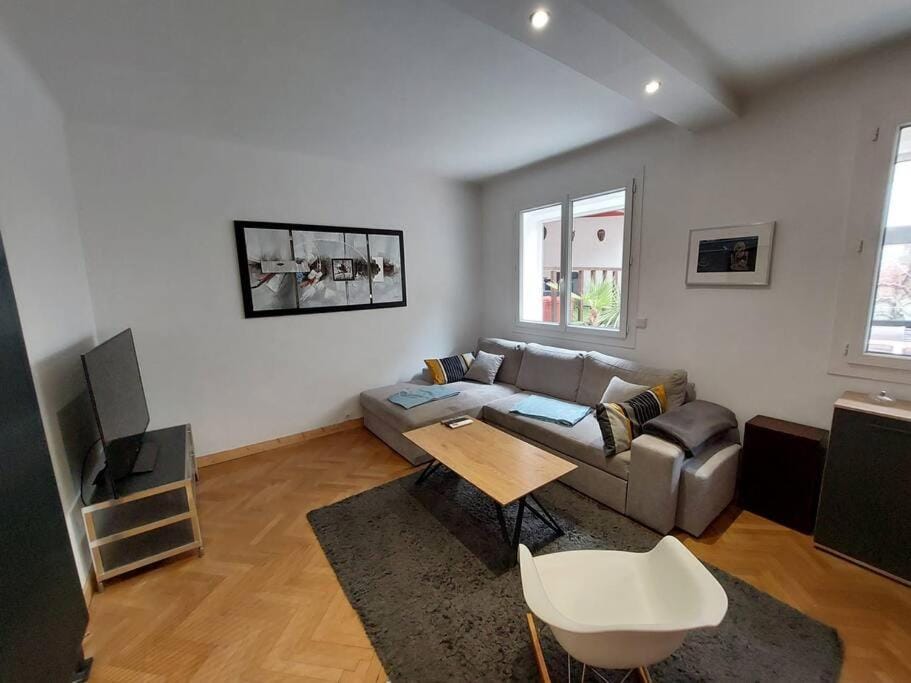 Appartement avec terrasse en plein centre-ville Apartment in Marseille