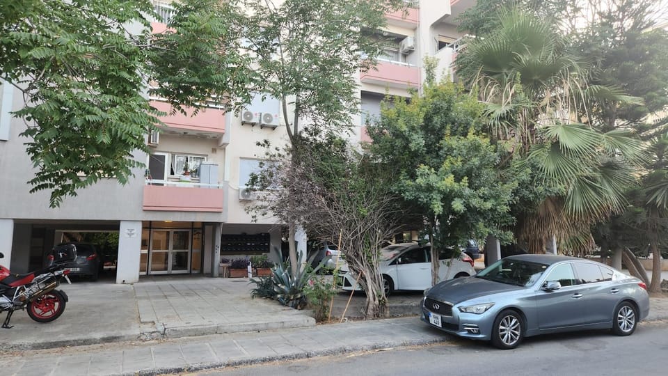 Property building, Neighbourhood, Location