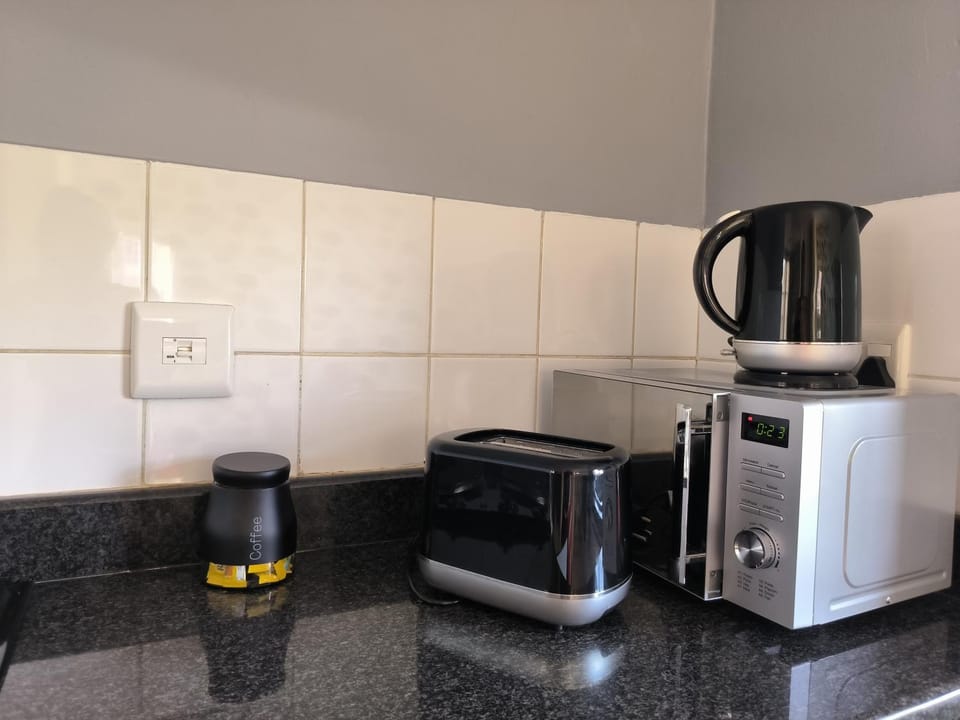Kitchen or kitchenette, minibar, toaster