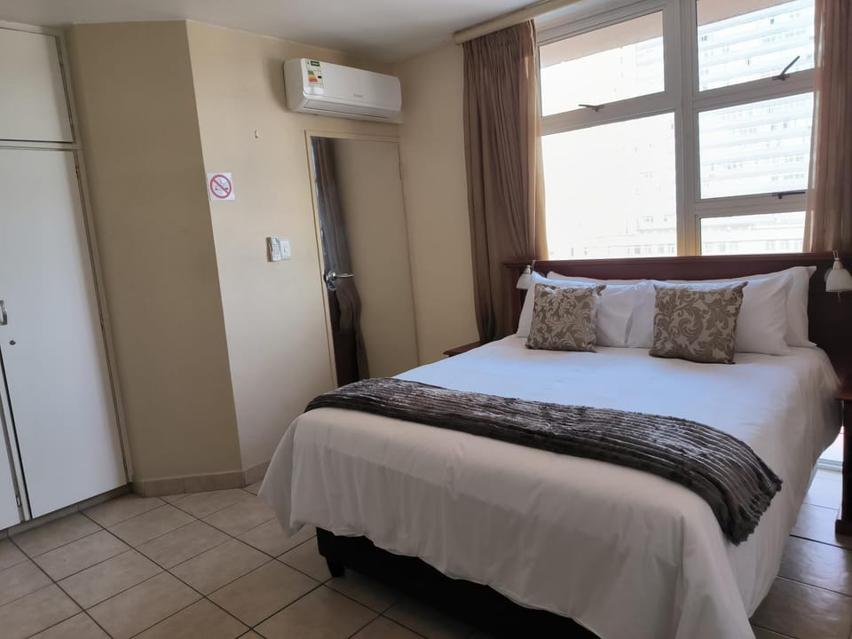 Bed, Bedroom, wardrobe, air conditioner