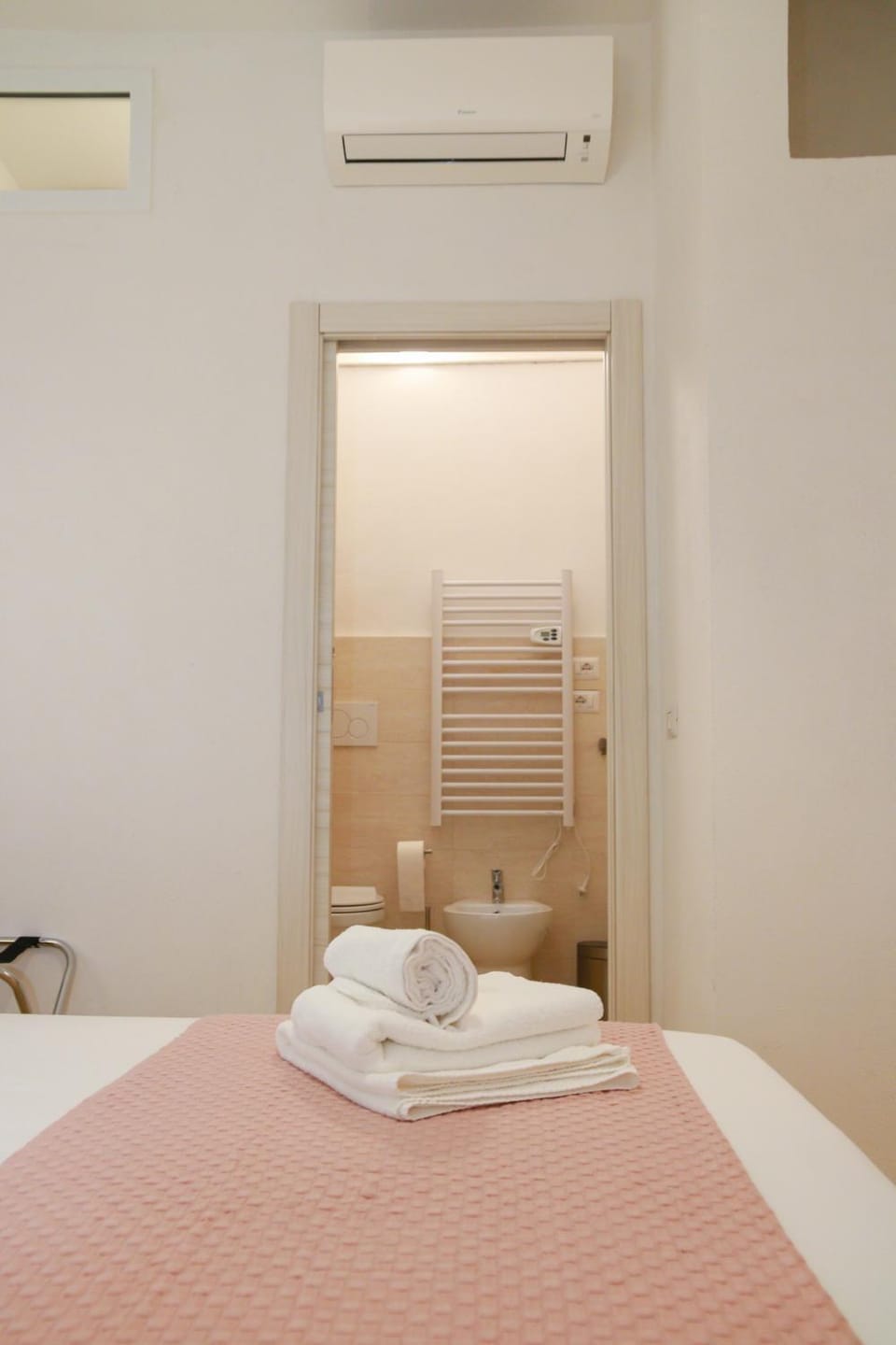 Bed, Bedroom, towels, air conditioner