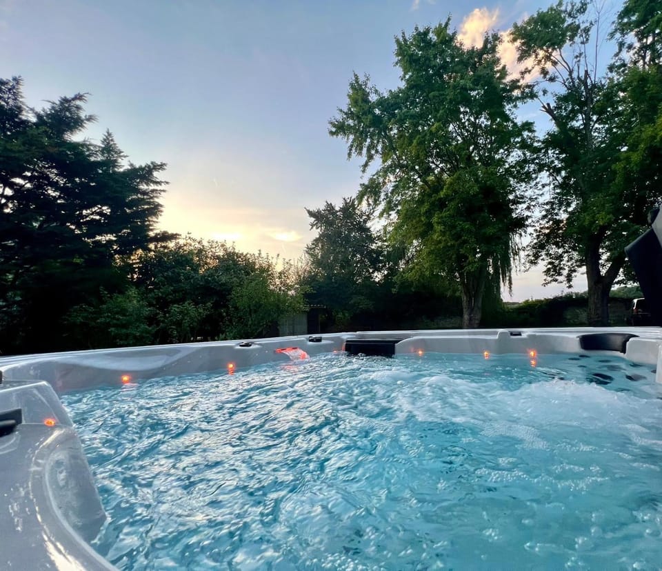 Hot Tub, Spa and wellness centre/facilities