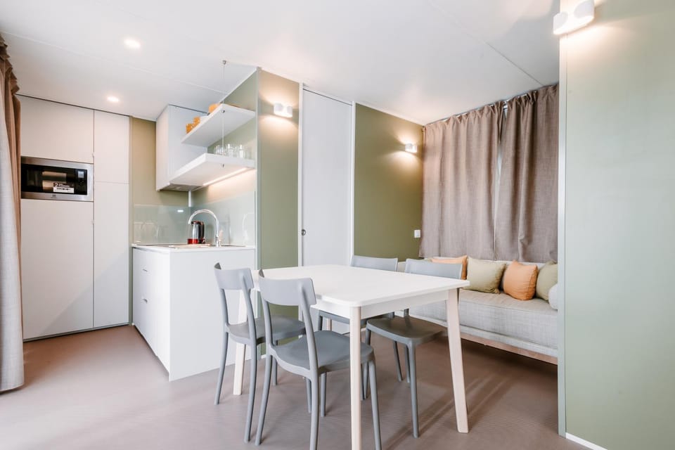 Kitchen or kitchenette, Living room, Dining area, pet friendly, stove