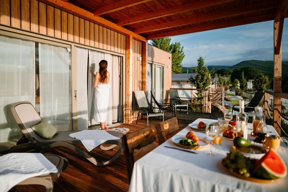 Natural landscape, View (from property/room), Balcony/Terrace, Food and drinks, Dining area, Food, Drinks