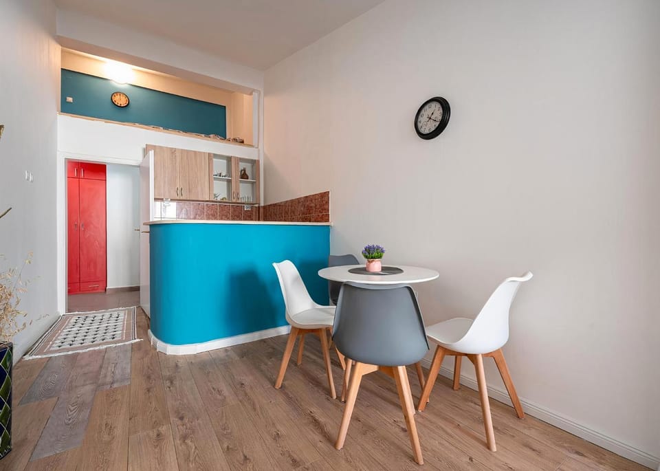 Kitchen or kitchenette, Seating area, Dining area, minibar, kitchen