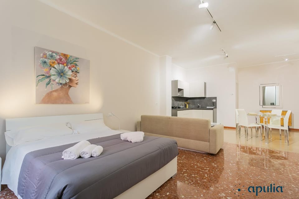 Photo of the whole room, Dining area, Bedroom