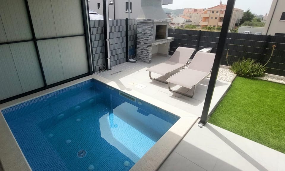Pool view, Swimming pool, Swimming pool