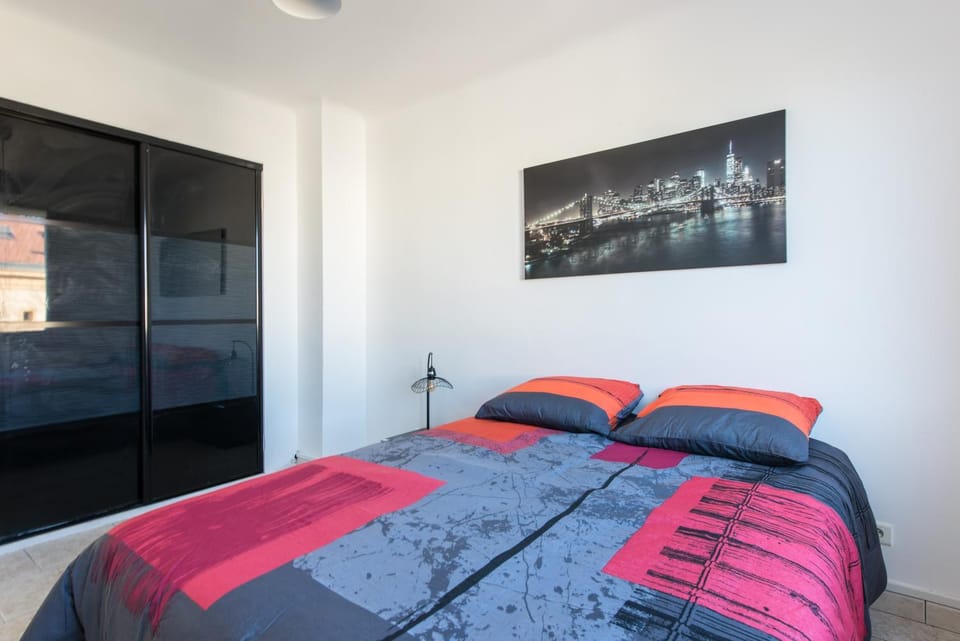 Bed, Photo of the whole room, Bedroom
