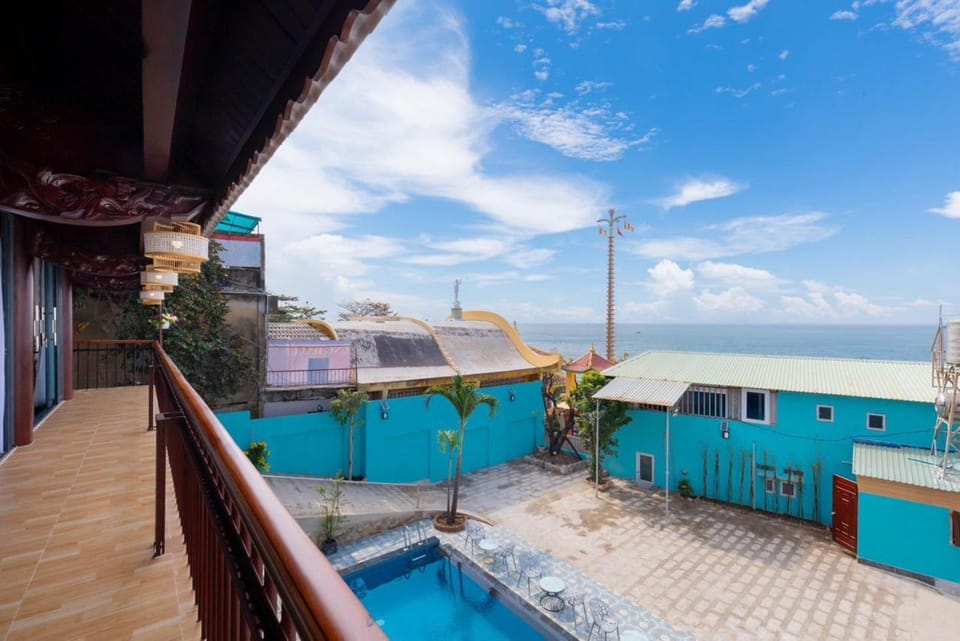 Pool view, Sea view