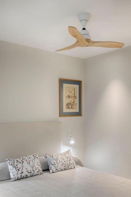Bed, Photo of the whole room, Decorative detail, Bedroom