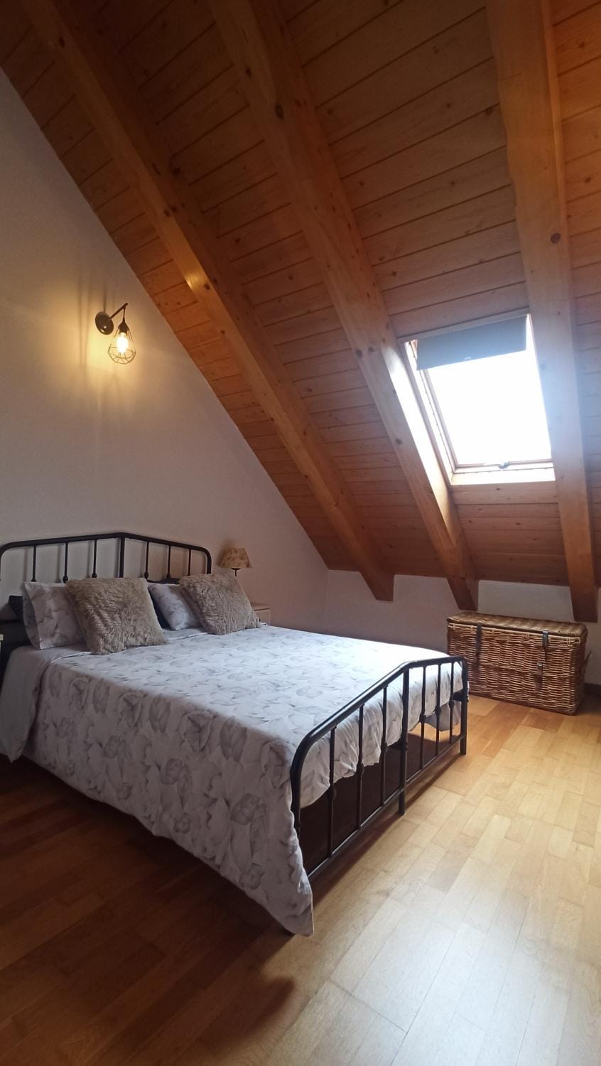 Bed, Photo of the whole room, Bedroom