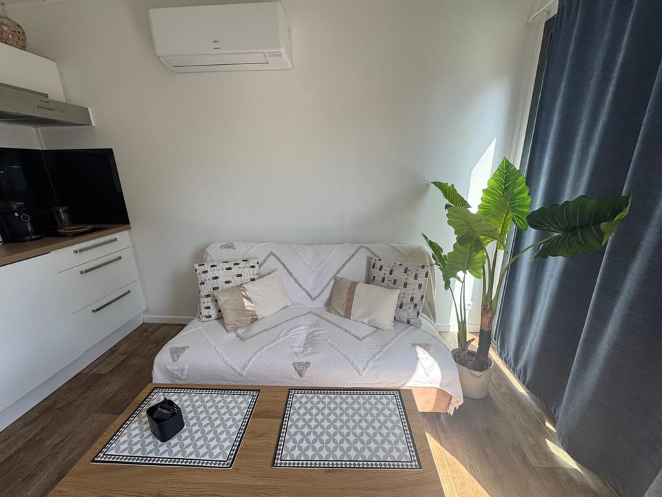 Chalet rafale proche aéroport Nantes Atlantique Bed and Breakfast in Pays de la Loire