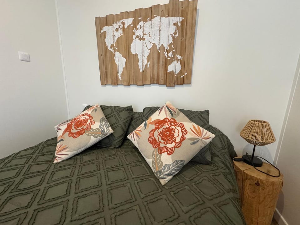 Chalet rafale proche aéroport Nantes Atlantique Bed and Breakfast in Pays de la Loire