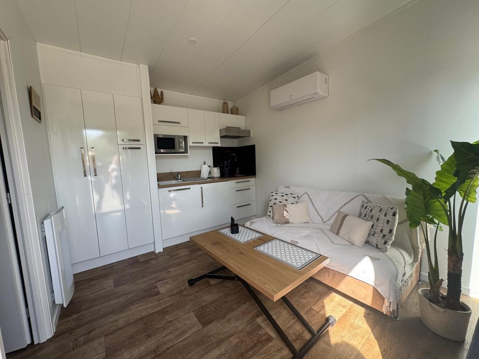 Chalet rafale proche aéroport Nantes Atlantique Bed and Breakfast in Pays de la Loire
