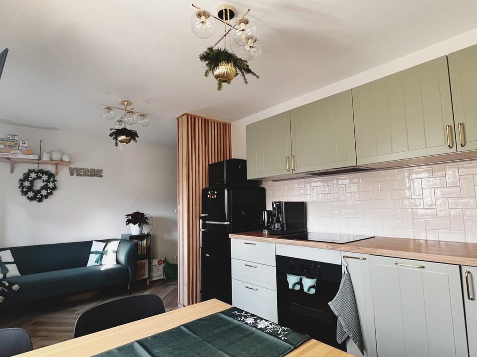 Kitchen or kitchenette, Dining area, dishwasher, oven, stove