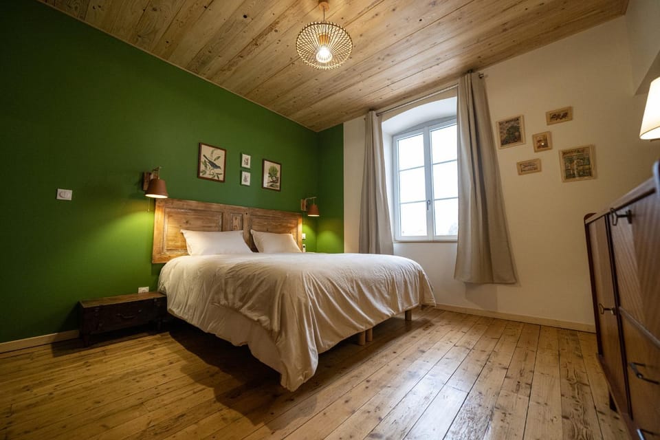 Bed, Photo of the whole room, Bedroom
