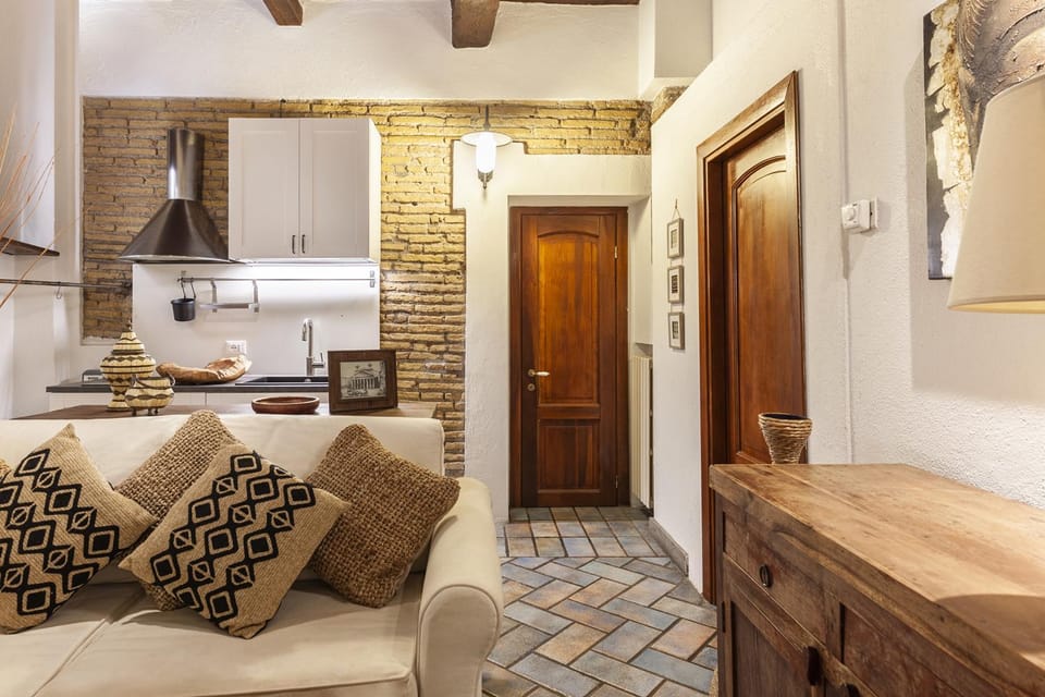 Kitchen or kitchenette, Living room, Seating area, Dining area