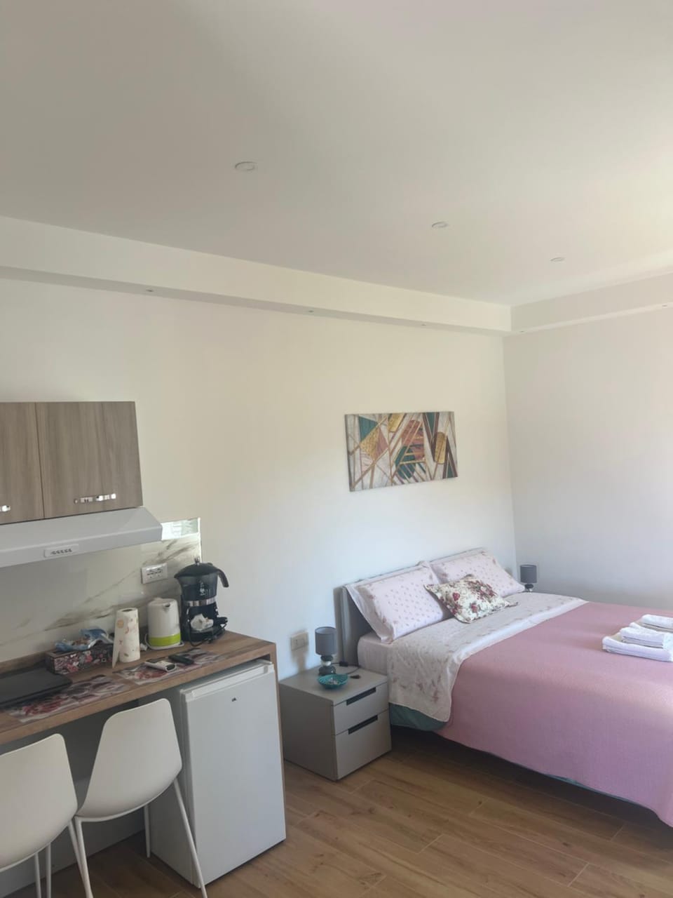 Bed, Kitchen or kitchenette, Photo of the whole room, Bedroom, minibar