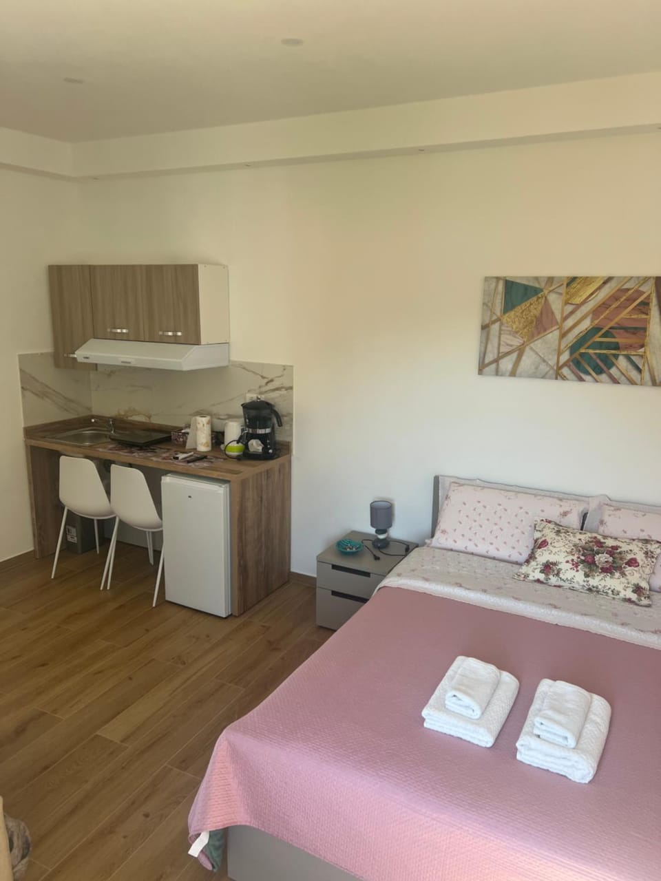 Bed, Kitchen or kitchenette, Photo of the whole room, Bedroom, minibar