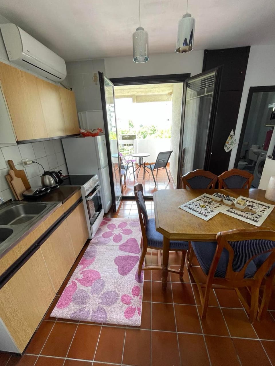 Kitchen or kitchenette, Seating area, Dining area, oven, pet friendly