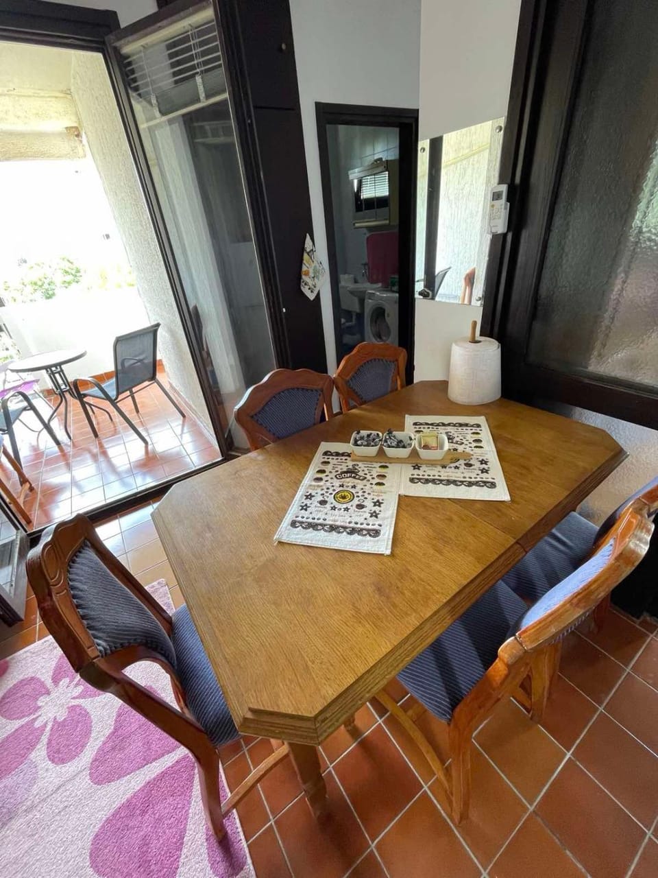 Seating area, Dining area