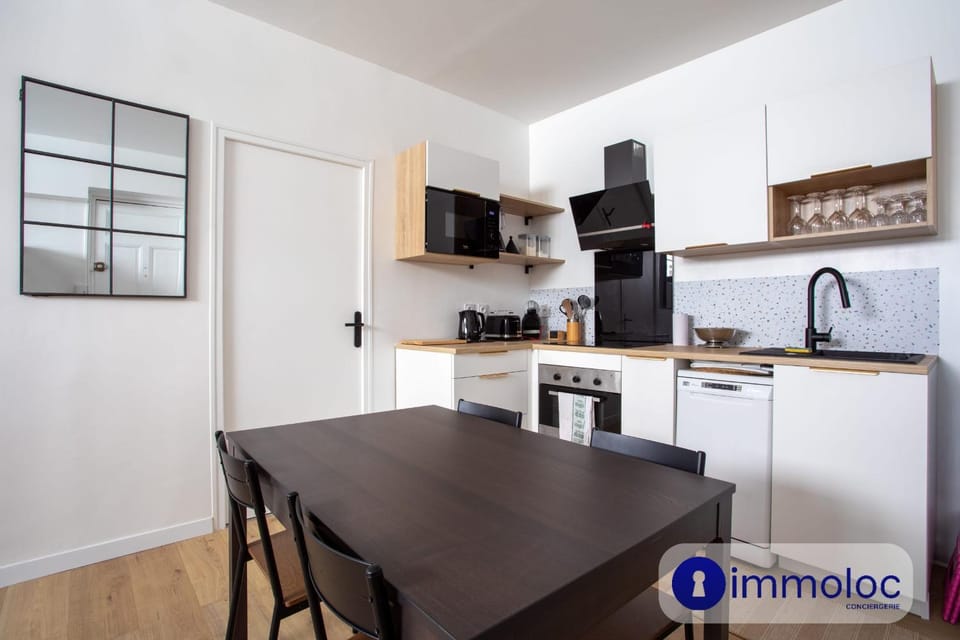 Air-conditioned apartment near the Libération neighborhood Apartment in Nice
