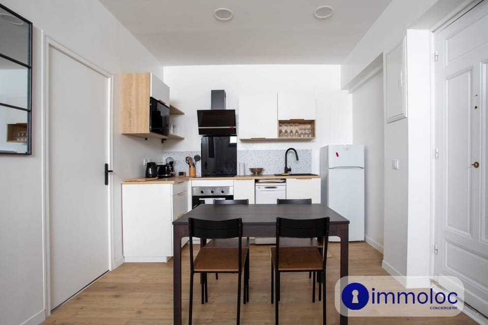 Air-conditioned apartment near the Libération neighborhood Apartment in Nice