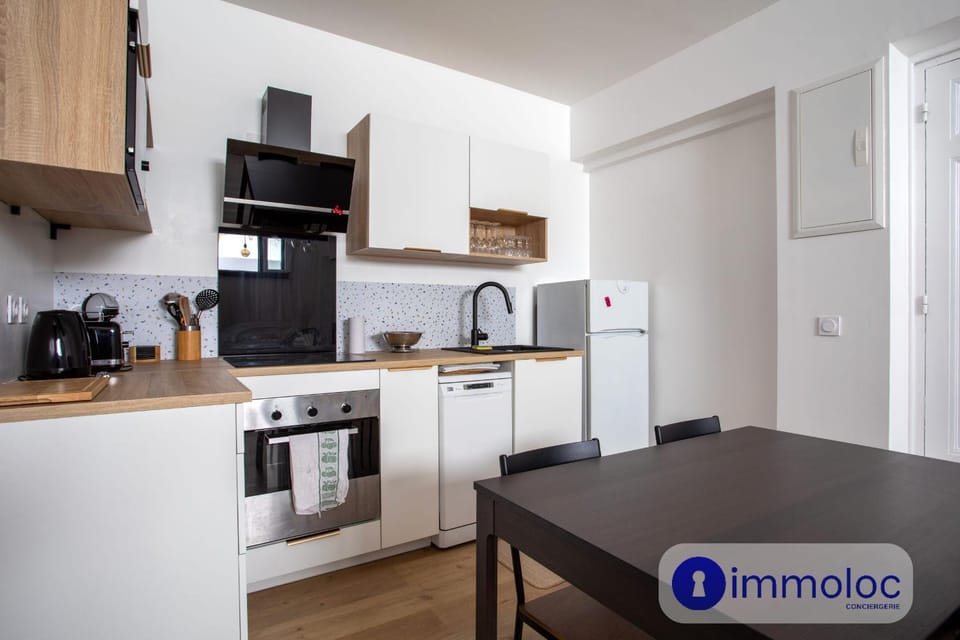 Air-conditioned apartment near the Libération neighborhood Apartment in Nice