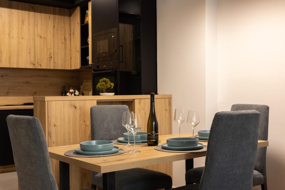 Kitchen or kitchenette, Living room, Seating area, Dining area
