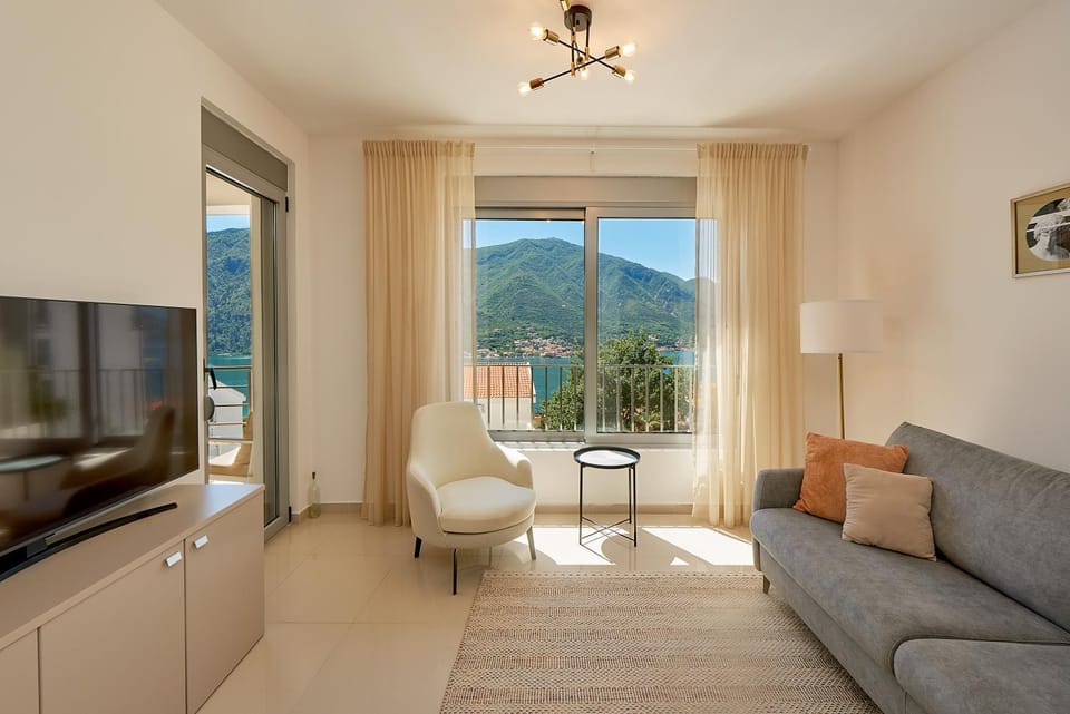 TV and multimedia, Living room, Seating area, Sea view