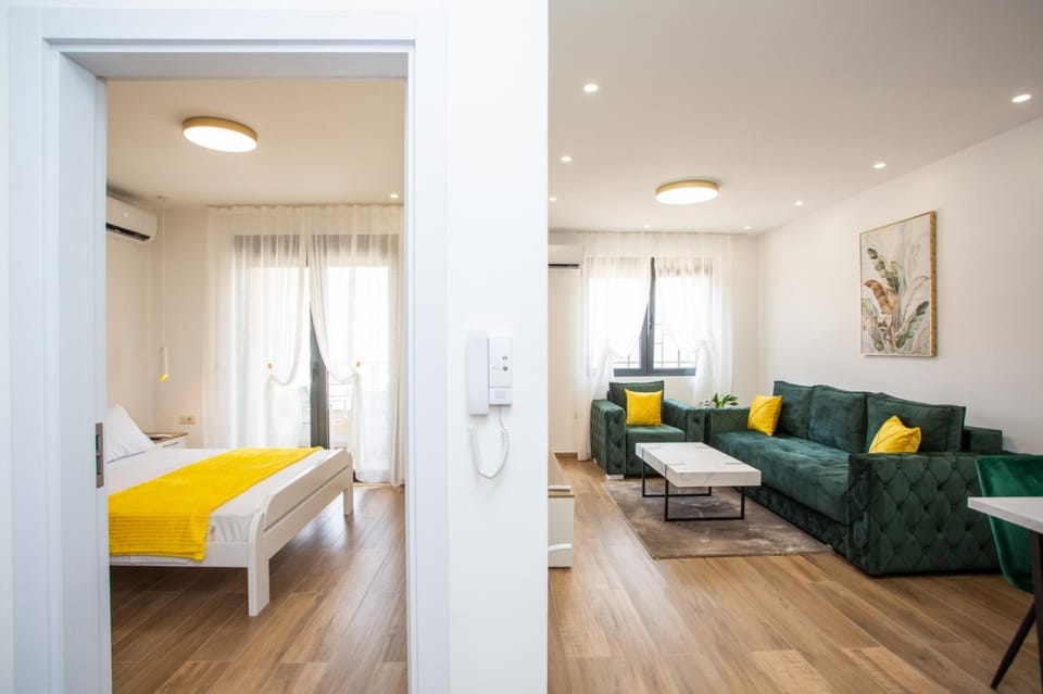 Bed, Living room, Photo of the whole room, Seating area, Bedroom
