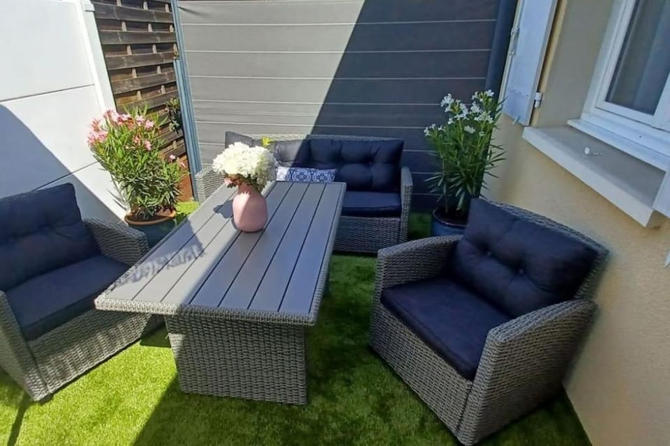 Patio, Day