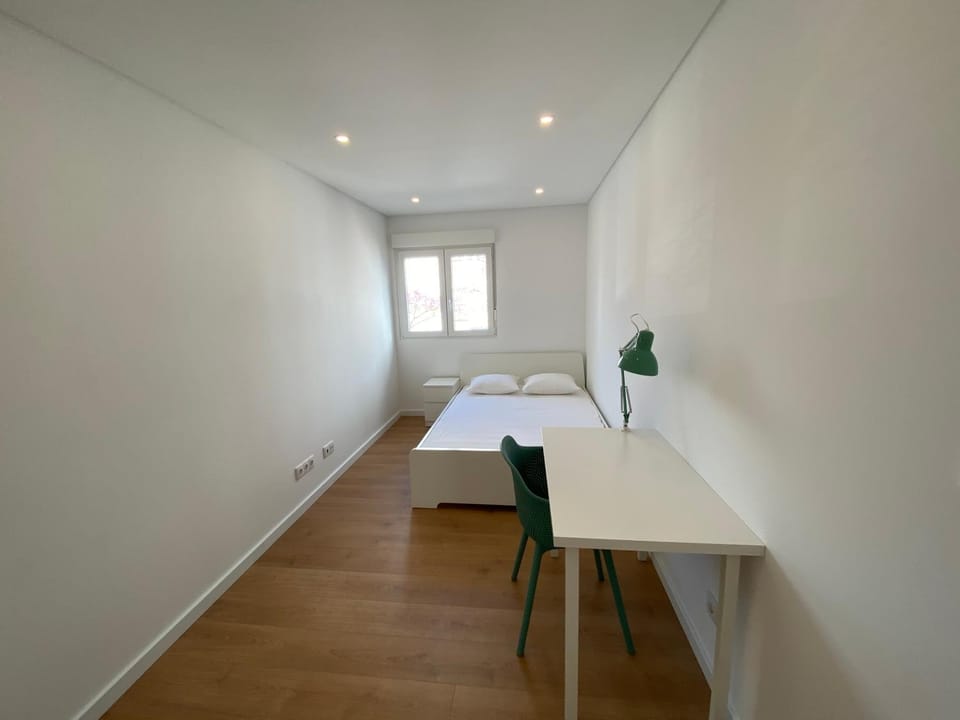 Carcavelos Beach Serviced Apartment 12 Bed and Breakfast in Carcavelos