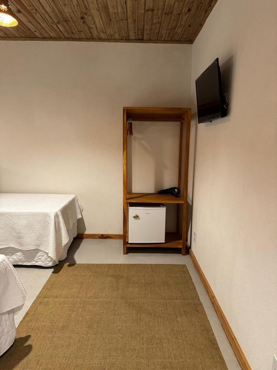 Bed, TV and multimedia, wardrobe