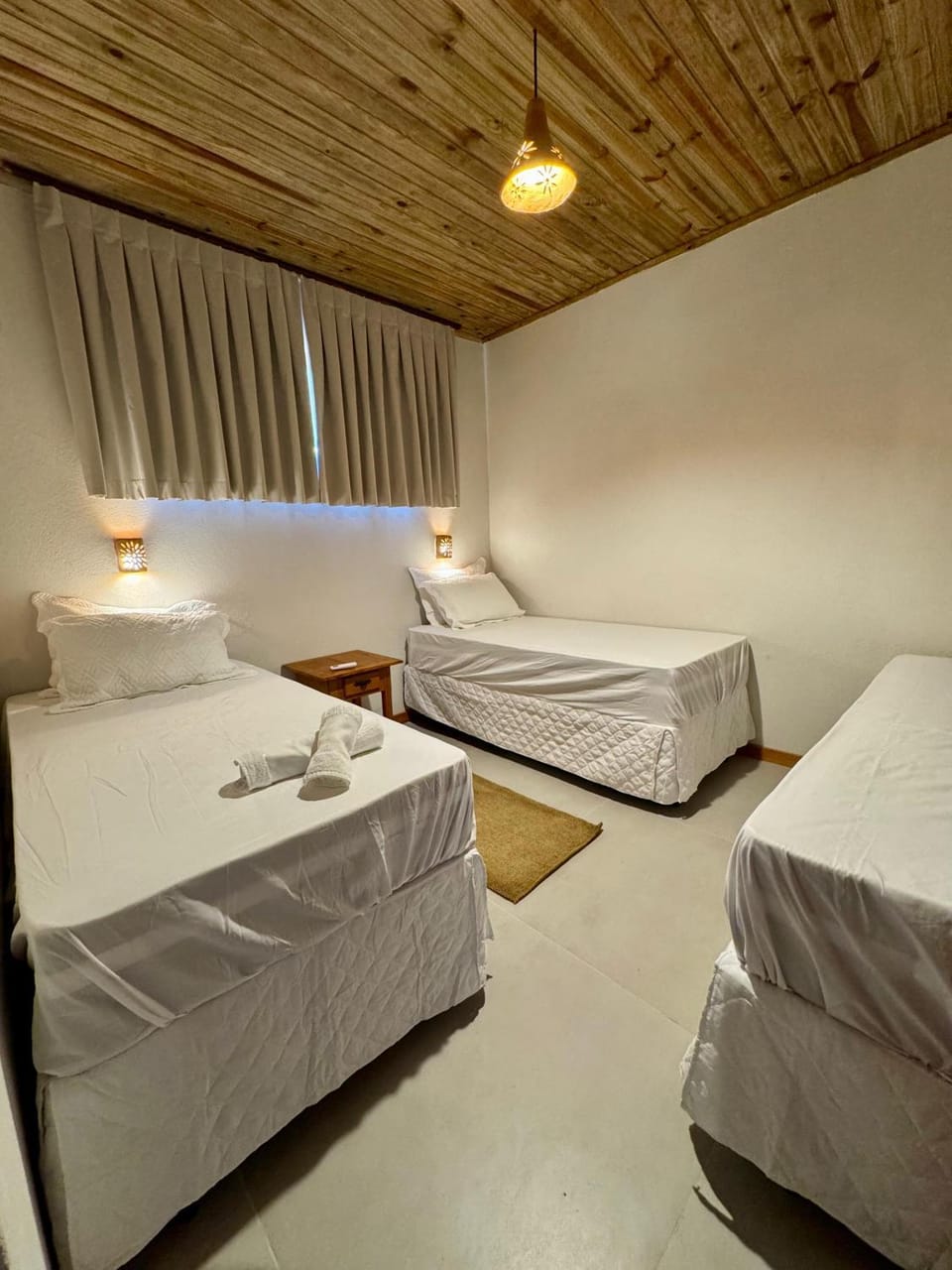 Bed, towels