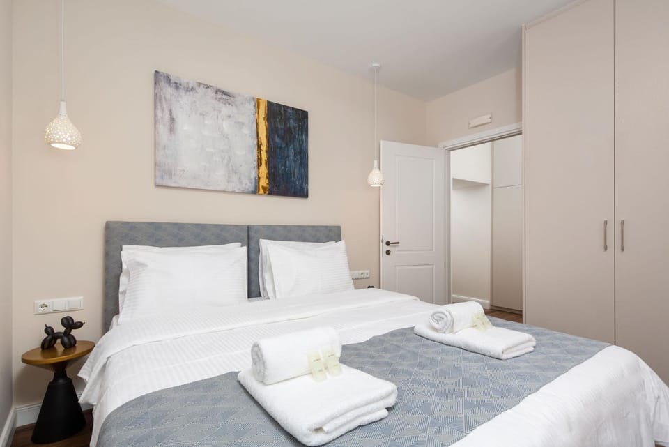 Bed, Photo of the whole room, Bedroom, towels, wardrobe