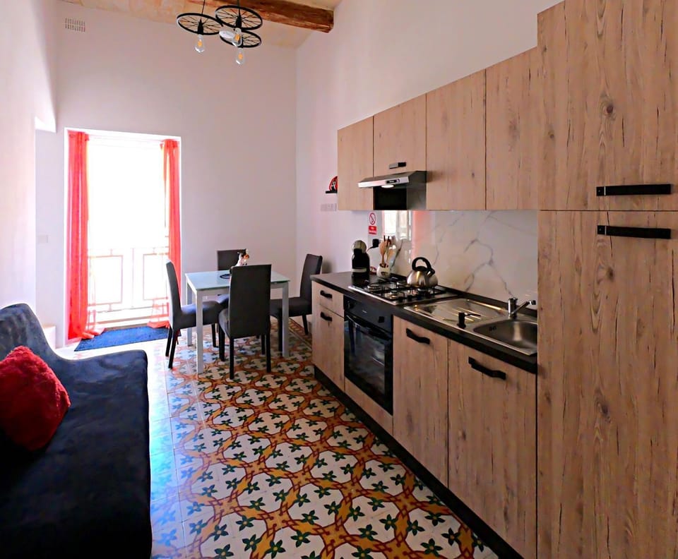 Dining area, kitchen