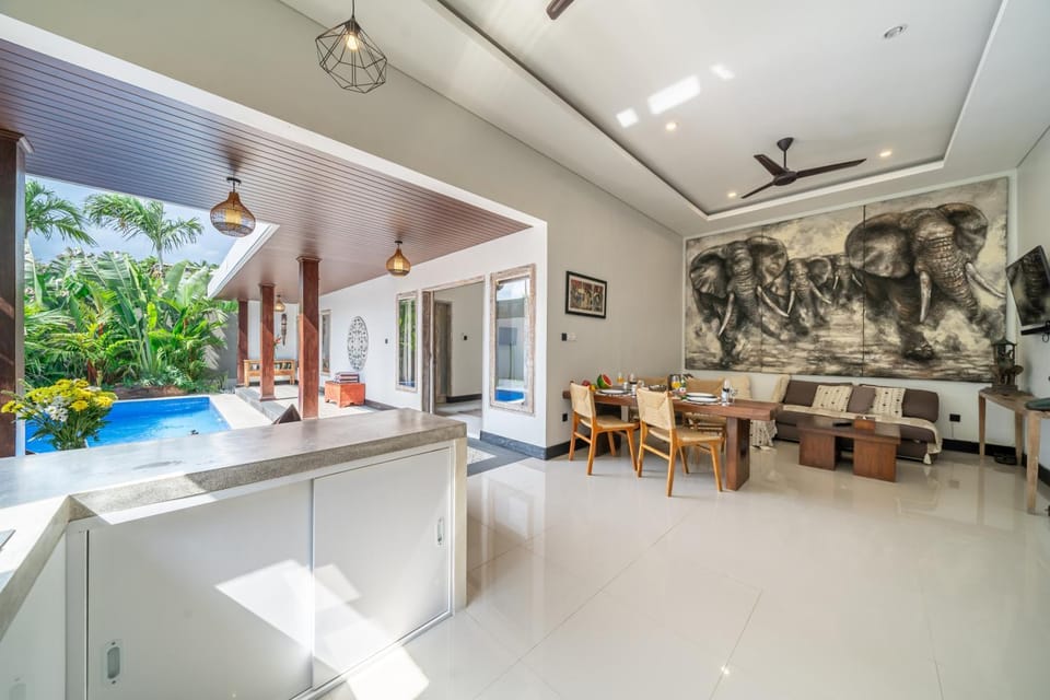 Kitchen or kitchenette, Living room, Seating area, Dining area, Pool view