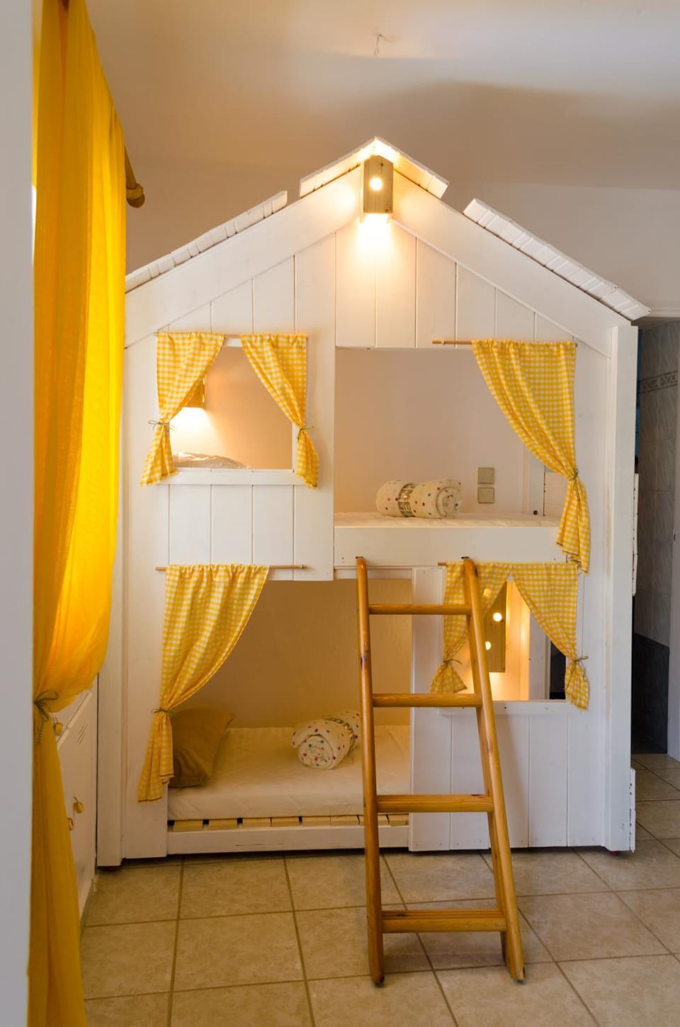 Bedroom, children, young children, bunk bed, Family