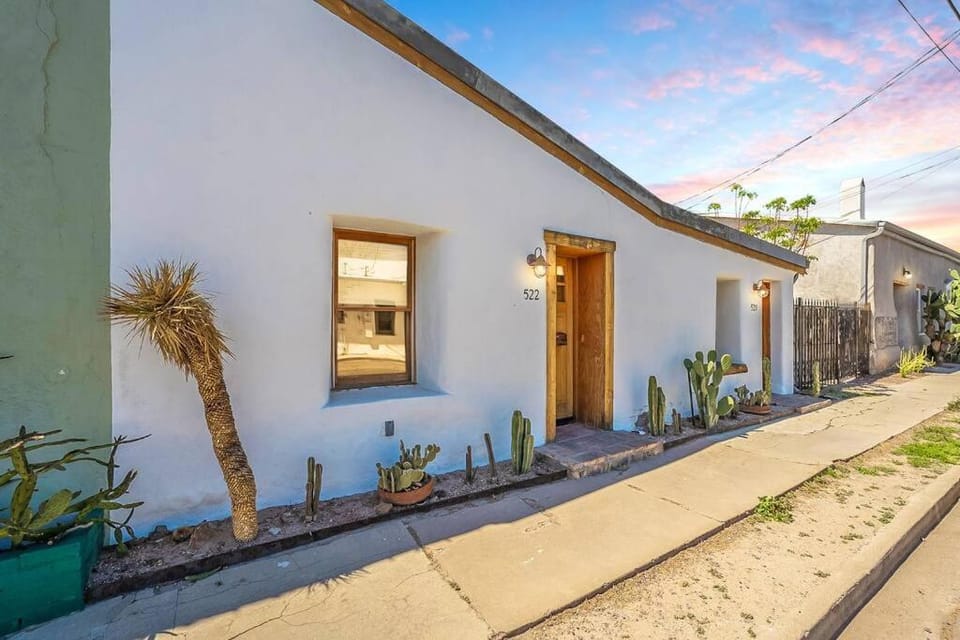 Barrio Retreat - Historic 1900 Studio Adobe Downtown Apartment in Tucson